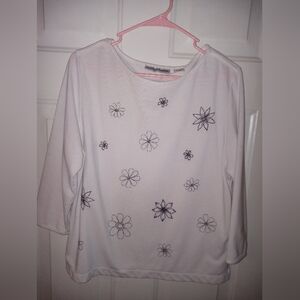 Drapers & Damon's White Shirt with Stitched in  Black Flowers Size Large